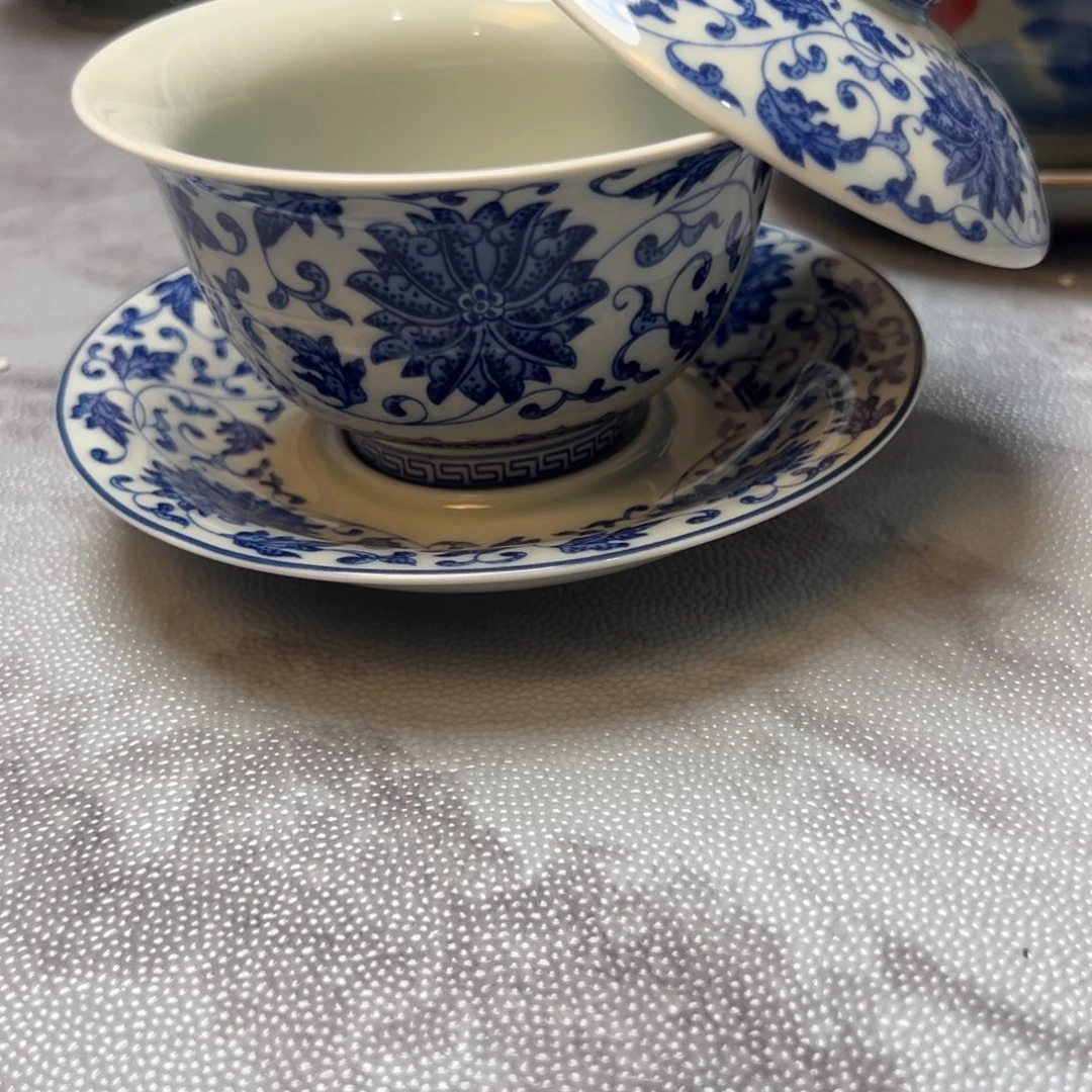 白青花缠枝莲元宝盖碗