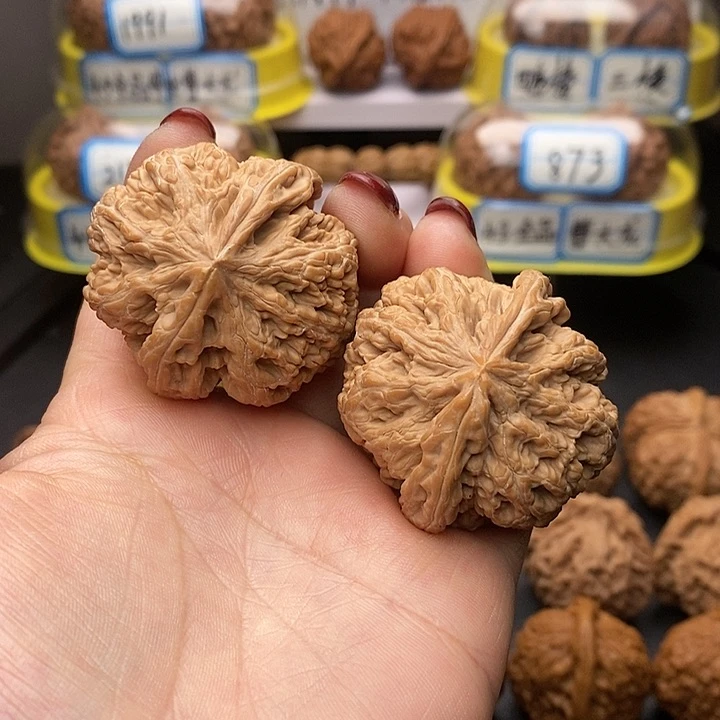 文玩核桃把件熊****-粗筋