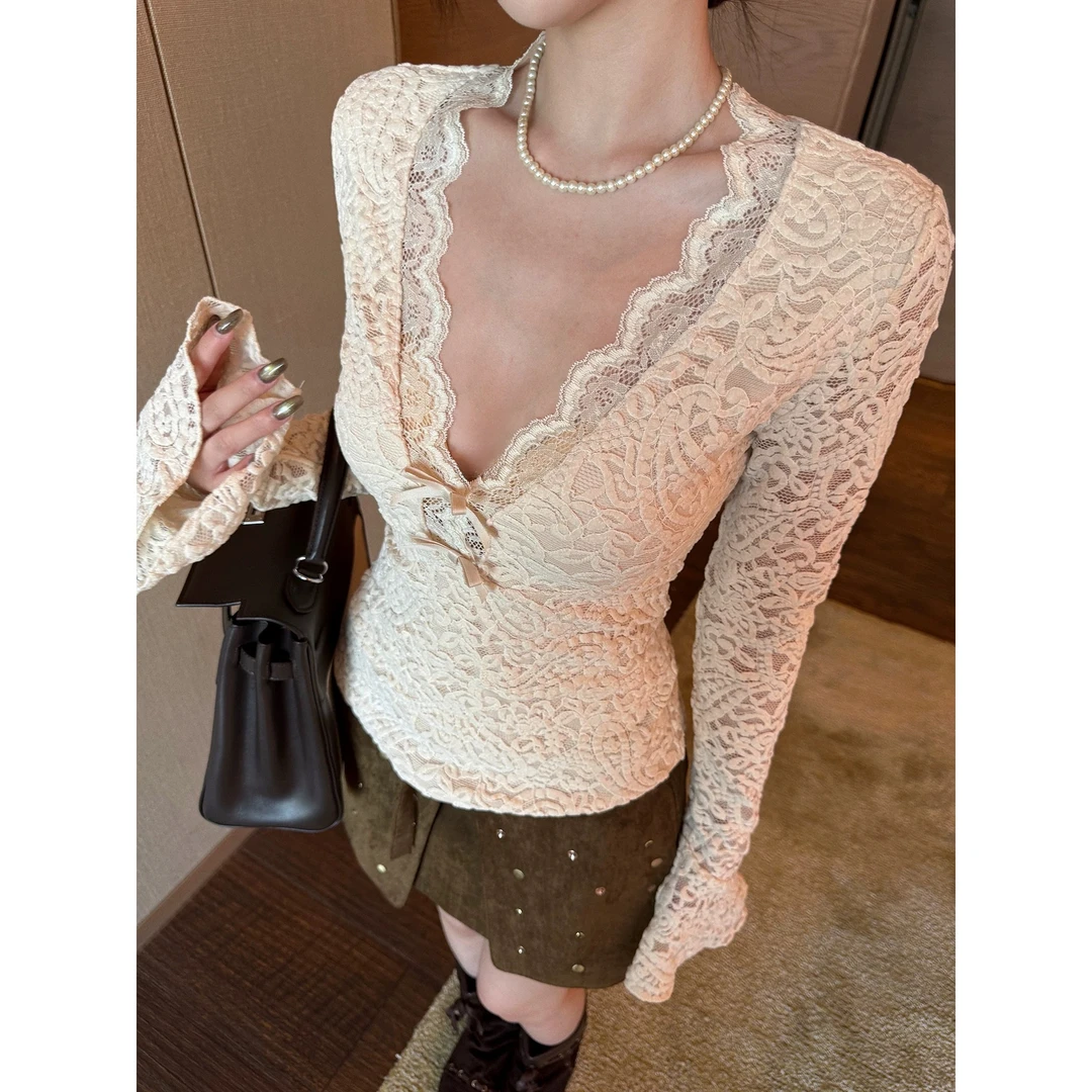 梦优莱纯欲性感蕾丝长袖T恤女秋冬季法式新款深V领修身打底衫上衣