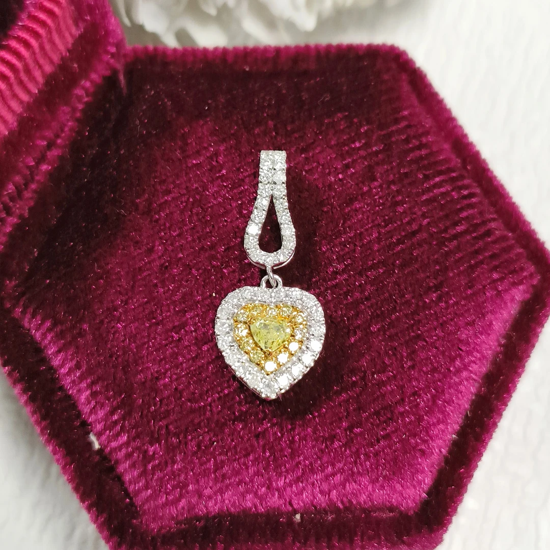 18k金黄钻爱心吊坠 甜美复古宫廷风仙女气质优雅闪亮百搭精致吊坠