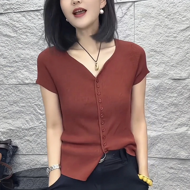 高端轻奢暗红色短袖t恤女2025夏季修身显瘦时尚减龄高级感v领上衣