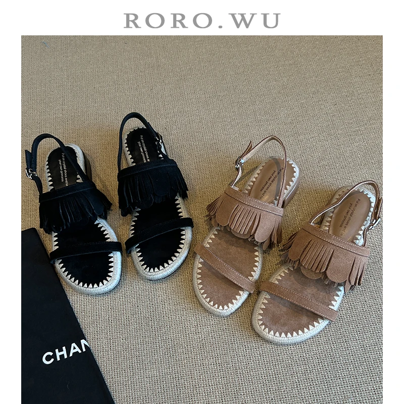 娆娆吴·牛反绒简约复古日常露趾流苏扣带夏季百搭通勤凉鞋T343