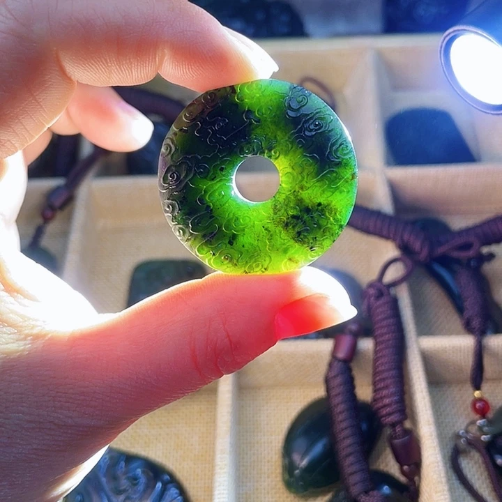 蛇纹石玉未镶嵌挂件