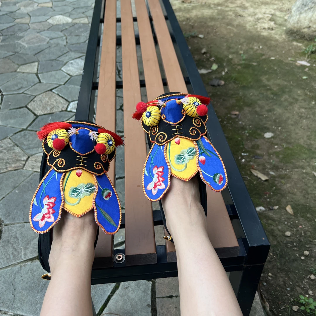 千层底布鞋，加胶底。金蝉鞋。