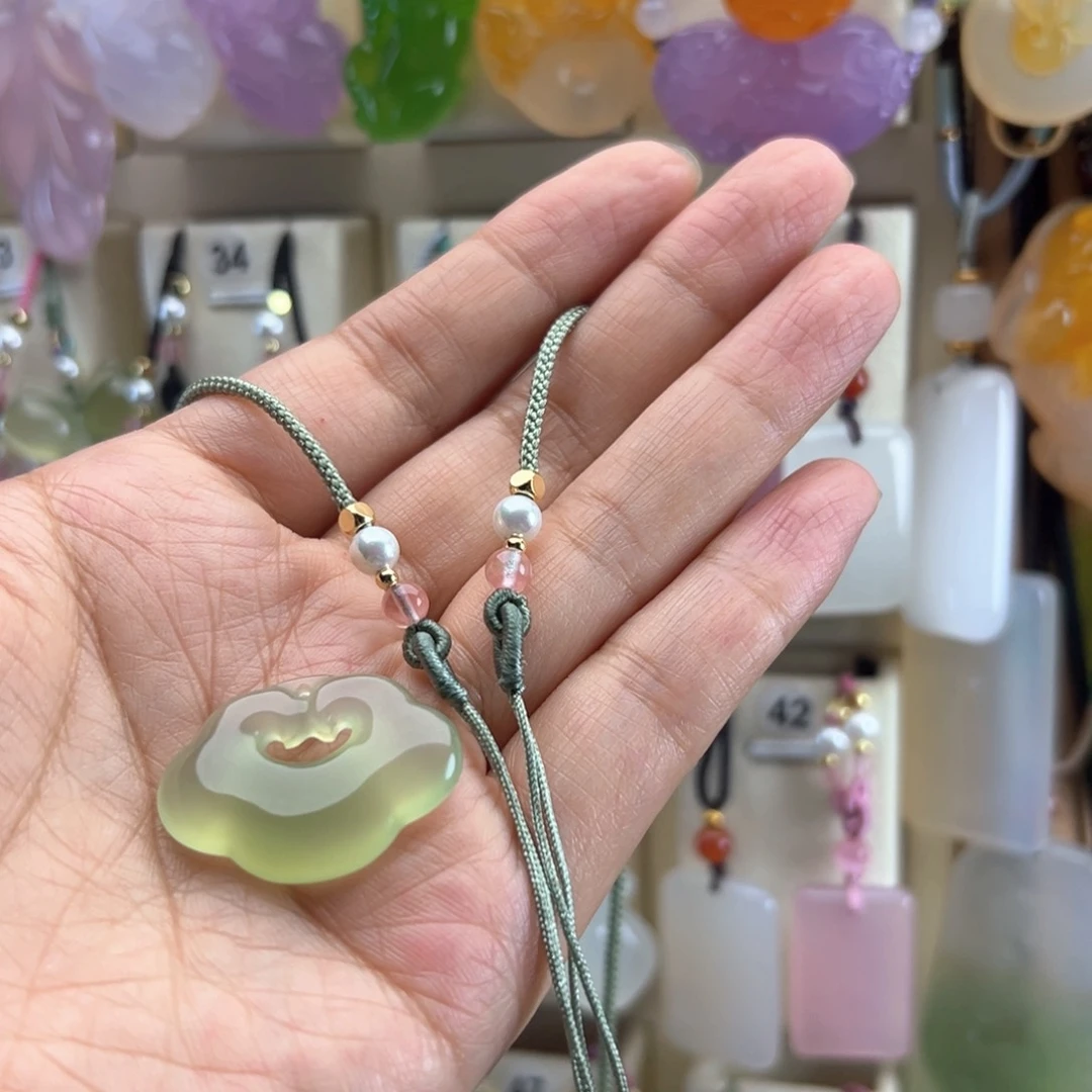 胖***了玛瑙/玉髓颈饰未镶嵌