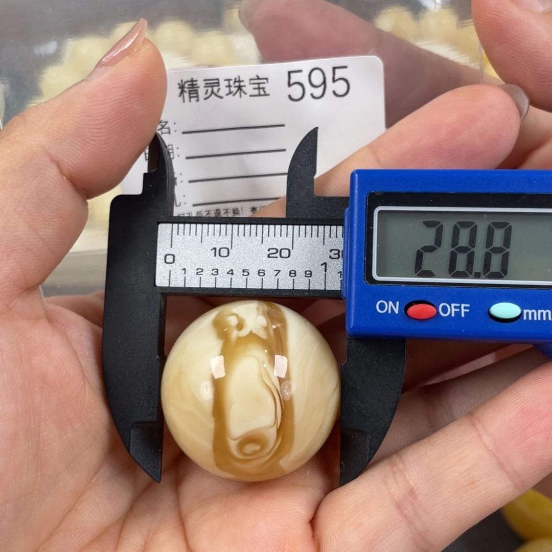 未镶嵌琥珀珠宝奇石