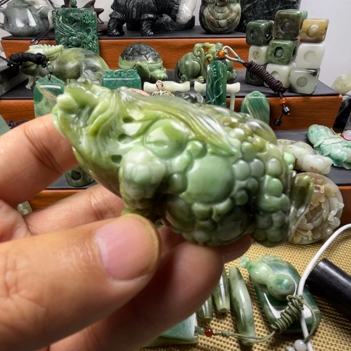 独山玉未镶嵌珠宝半成品