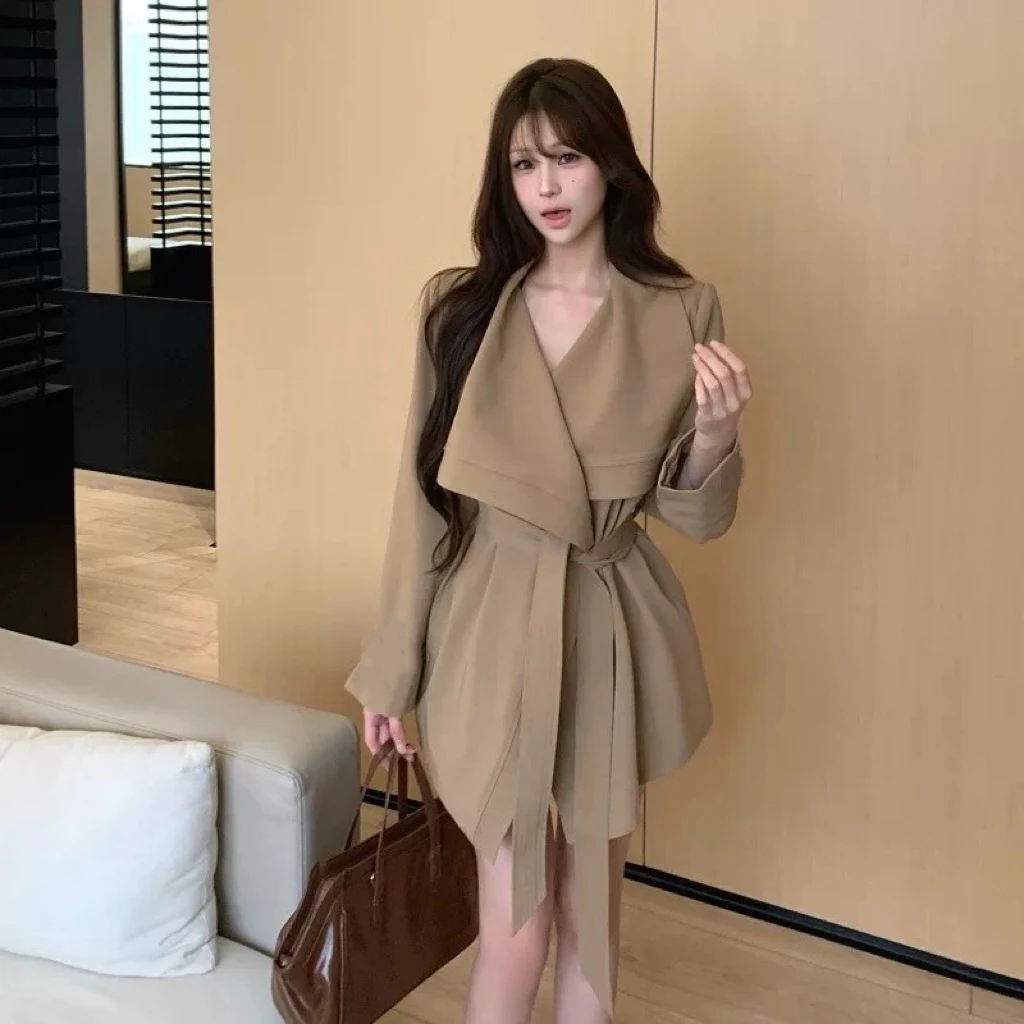 X16A50-气质短款收腰风衣外套女秋季高级气质大翻领风衣外套