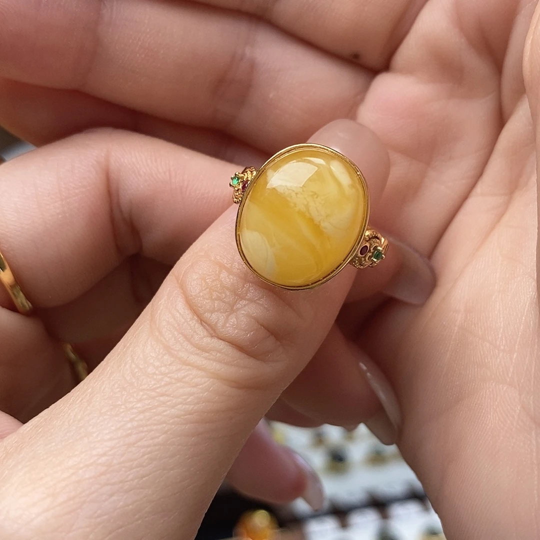 裸石琥珀未镶嵌成品