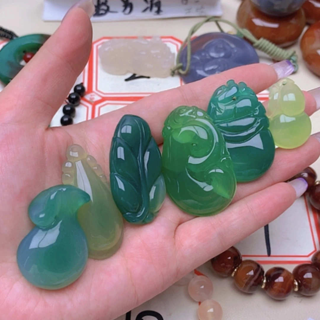 【闪购商品】玛瑙/玉髓未镶嵌珠宝半成品普****?