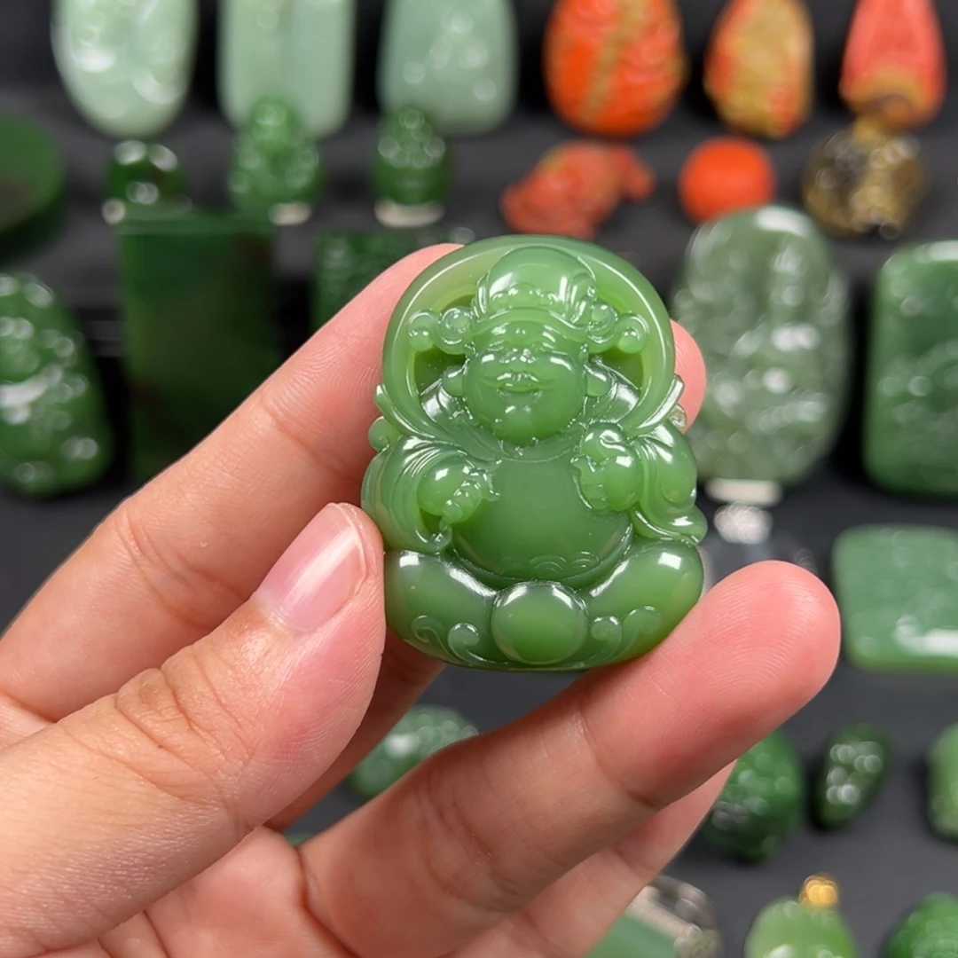 颈饰未镶嵌和田玉（碧玉）