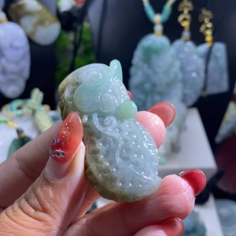 【闪购商品】颈饰未镶嵌翡翠花生