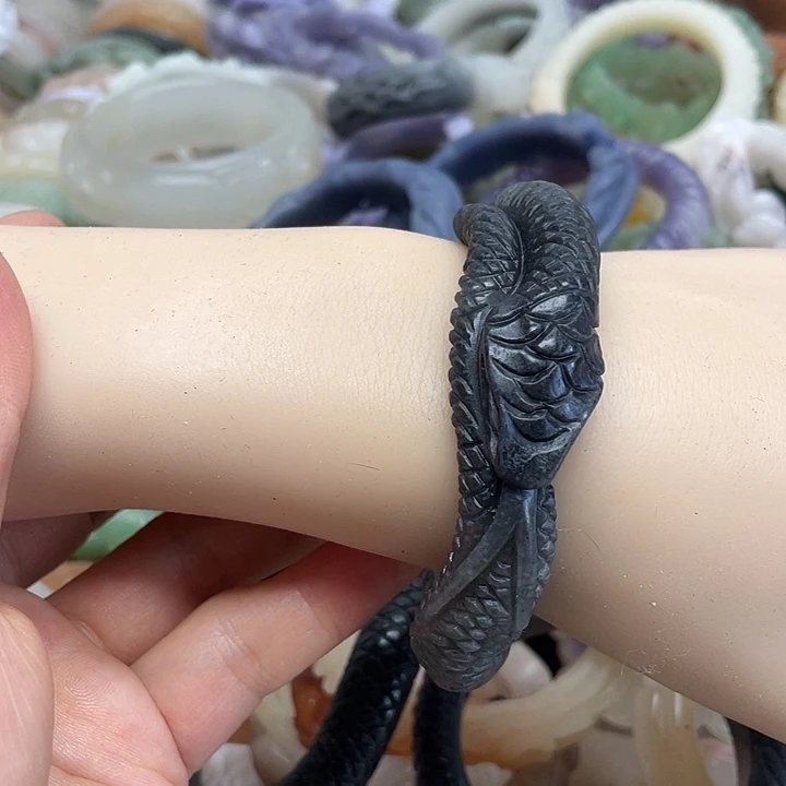 未镶嵌手镯石英岩玉