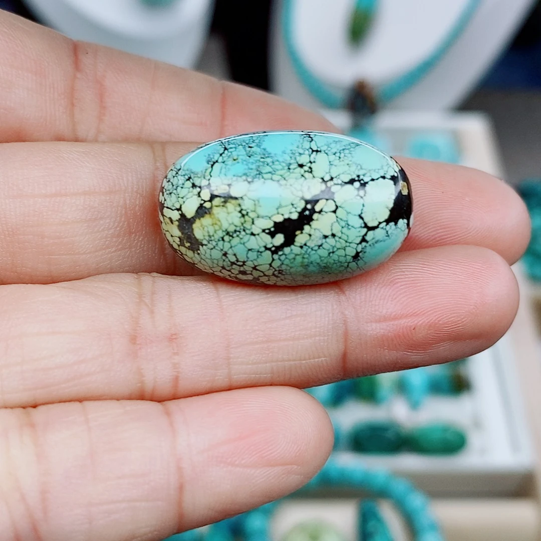 绿松石未镶嵌颈饰