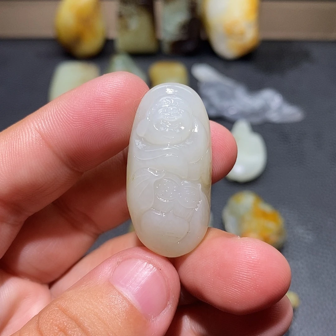 圆***缘和田玉未镶嵌颈饰