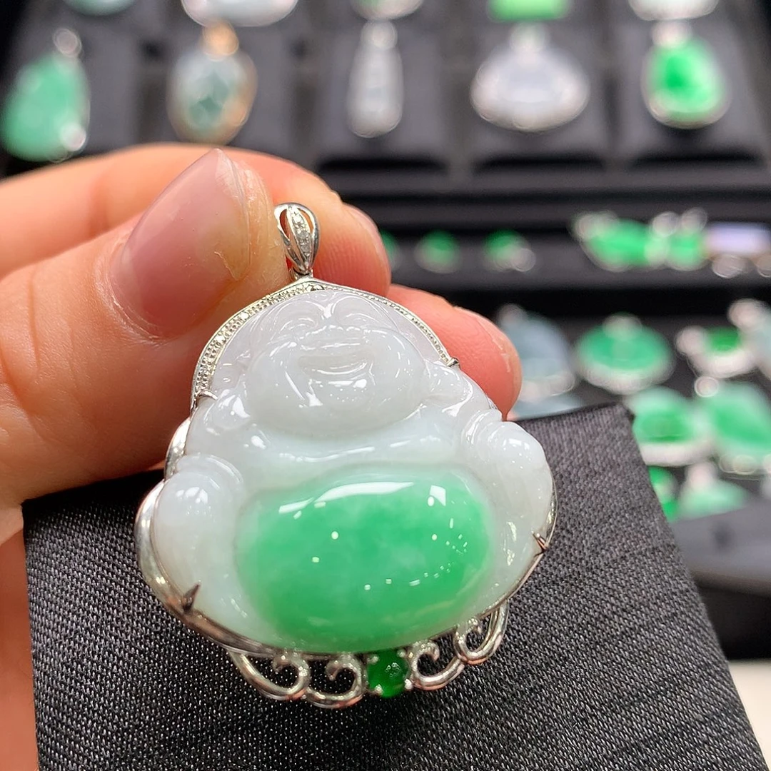 翡翠18K金镶嵌颈饰佛公