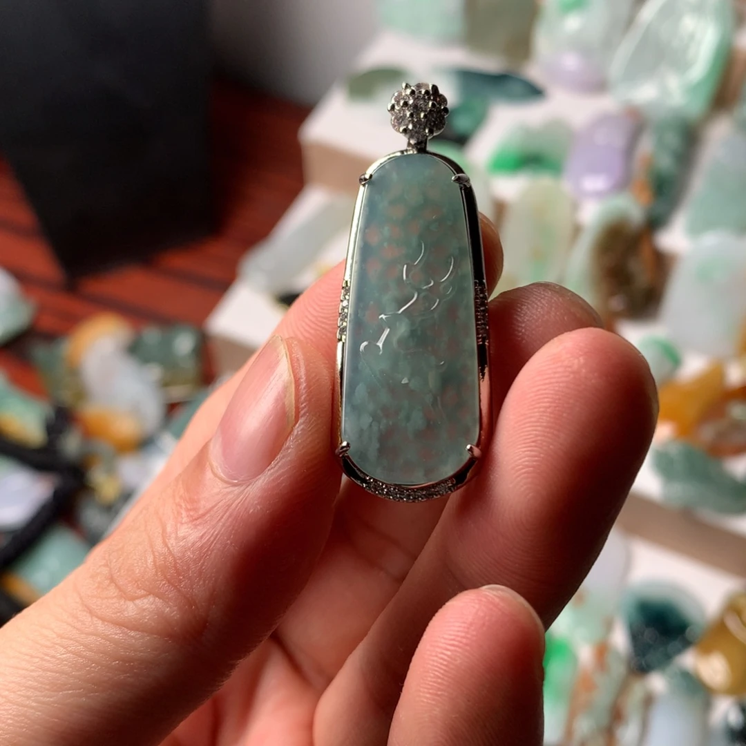 翡翠未镶嵌颈饰危地马拉翡翠，鹿牌