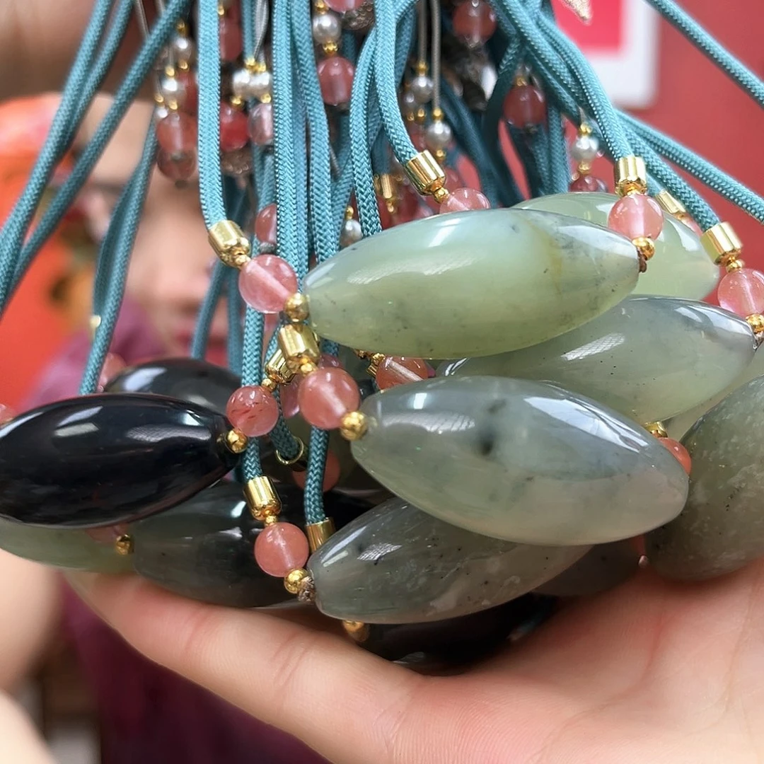蛇纹石玉未镶嵌颈饰转运珠