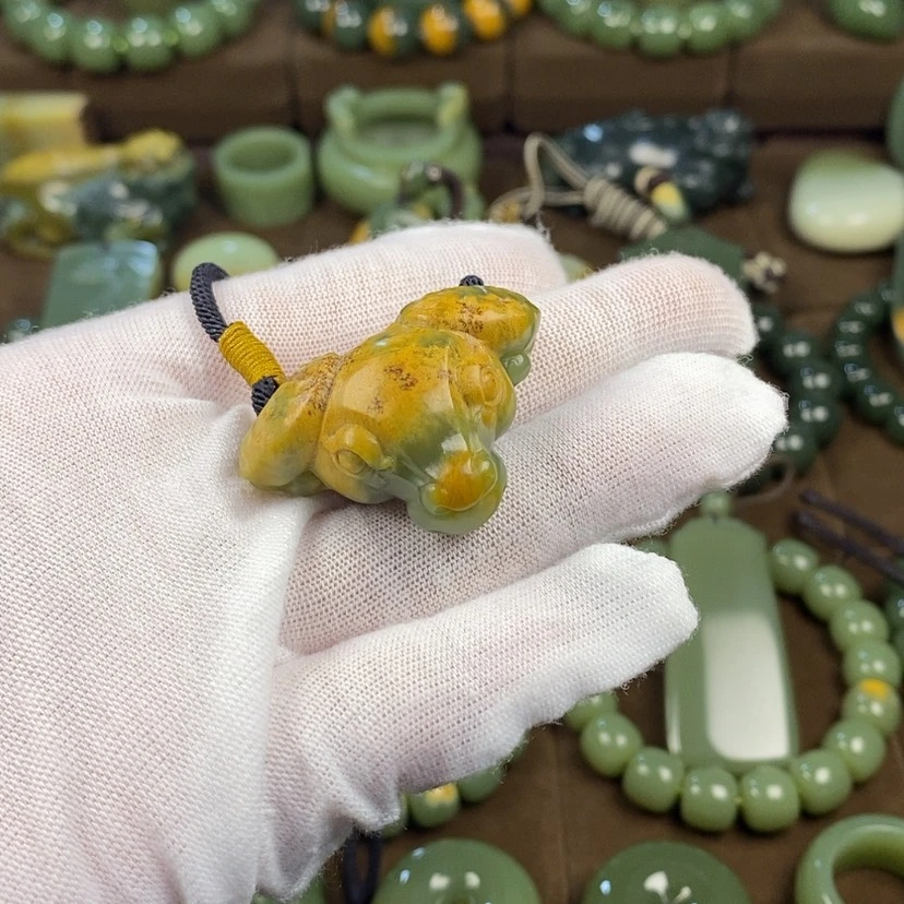 【闪购商品】颈饰未镶嵌岫岩河磨玉（透闪石质玉）