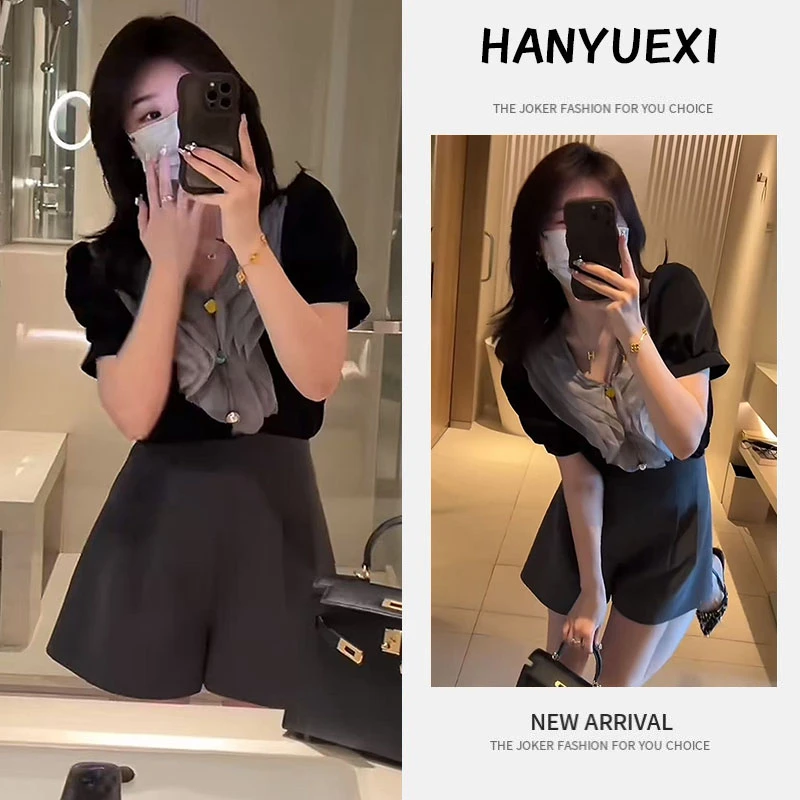 今年流行穿搭一整套2025新款拼接褶皱减龄上衣显瘦短裤通勤两件套