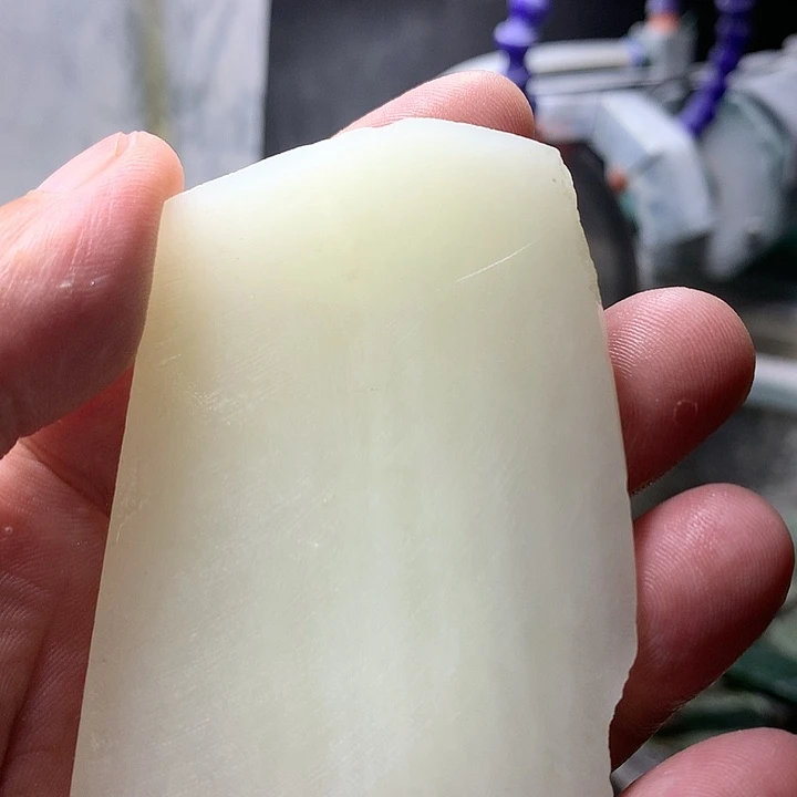 颈饰未镶嵌和田玉（糖玉）