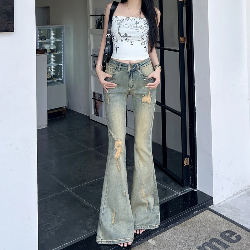 破洞爱心铆钉刺绣低腰微喇叭牛仔裤女2025秋季新款设计感显瘦百搭