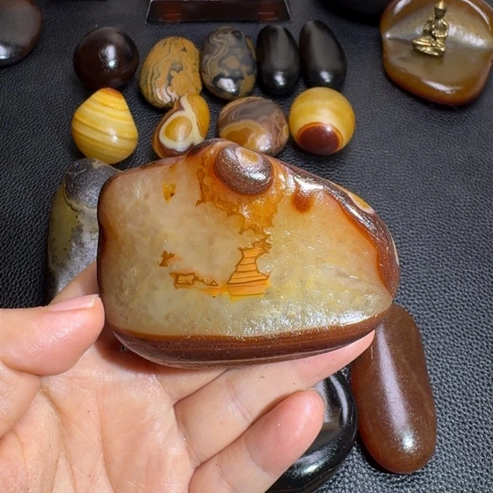 文***雯砖雕马达加斯加奇石手把件