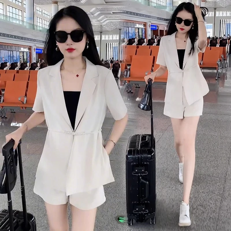 拉夏贝尔白色薄款西装套装女2025夏季新款盘扣短袖开衫短裤两件套