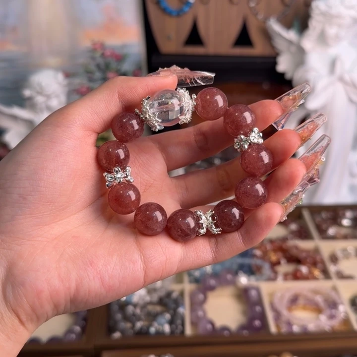 水晶手串18K金镶嵌草莓晶