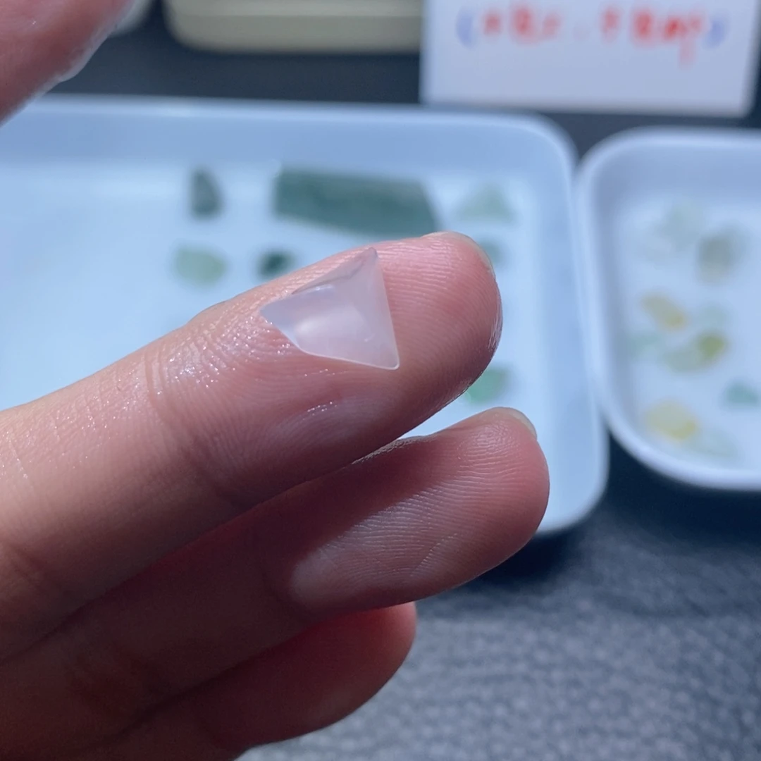 未镶嵌定制翡翠三角形