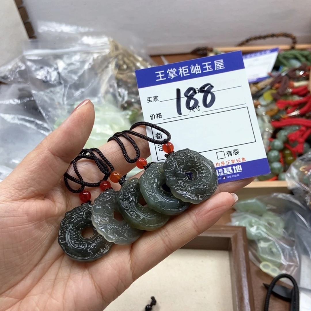 岫玉吊坠吊坠未镶嵌多样性，发一个