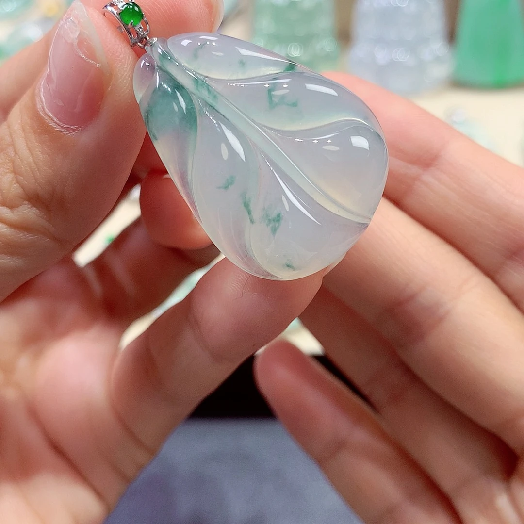 翡翠18K金镶嵌颈饰翡翠