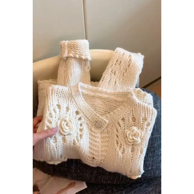 盐系温柔风软糯舒适小个子立体花朵针织上衣百搭小众镂空长袖开衫