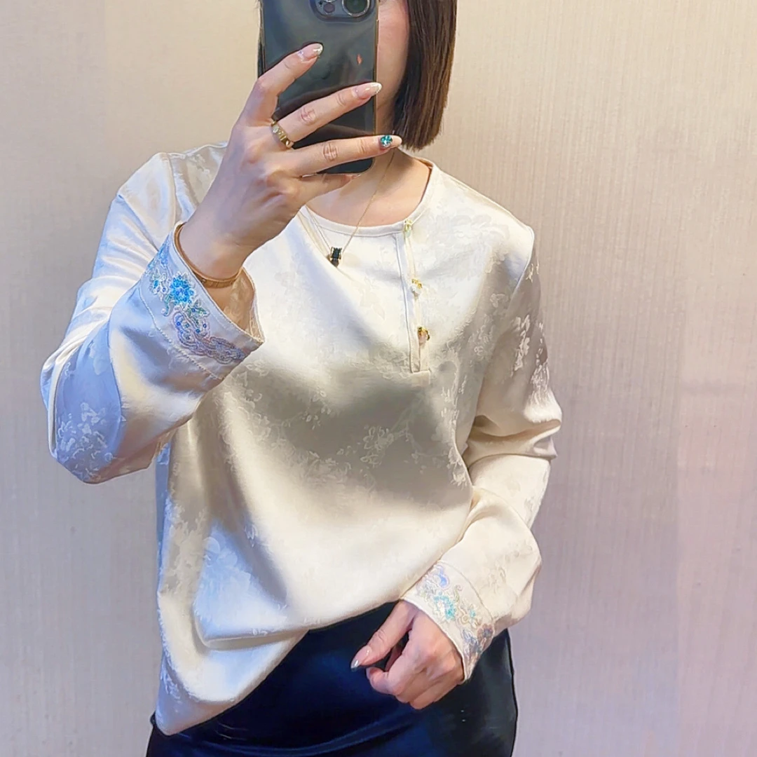 2025秋季新款女装白色新中式中国风衬衫盘扣提花绣花宽松女式女衣