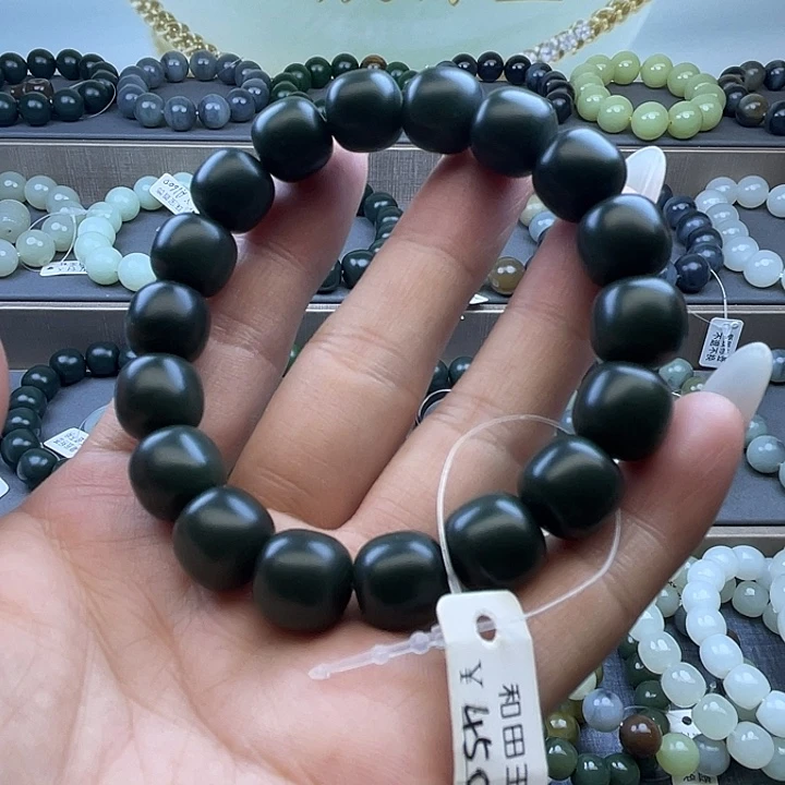 罗***尼未镶嵌手链和田玉