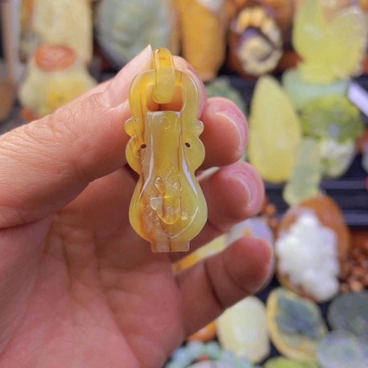 未镶嵌蛇纹石玉颈饰