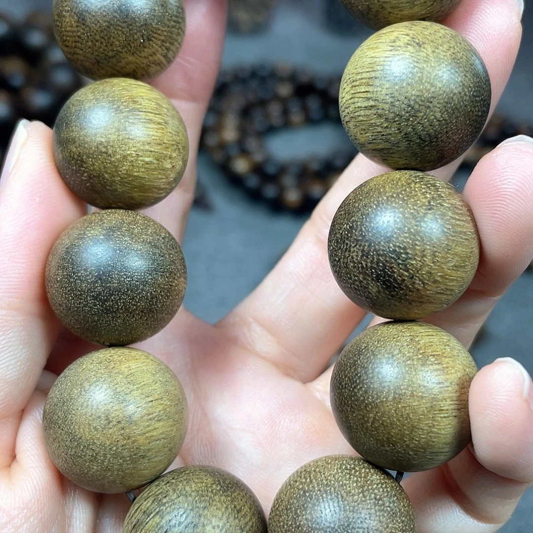 沉香手串海南莺歌绿棋