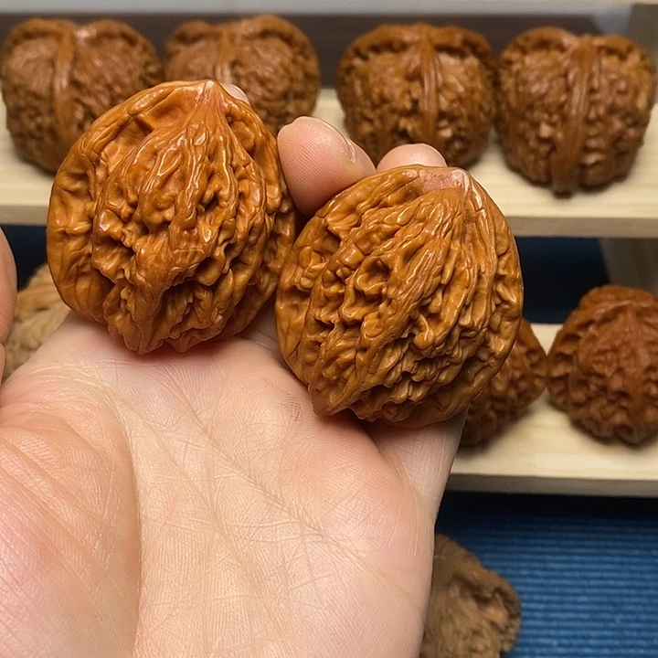 二***砣文玩核桃吊坠文玩核桃虎头修尖