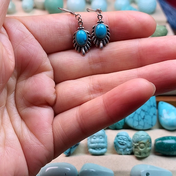 未镶嵌绿松石颈饰