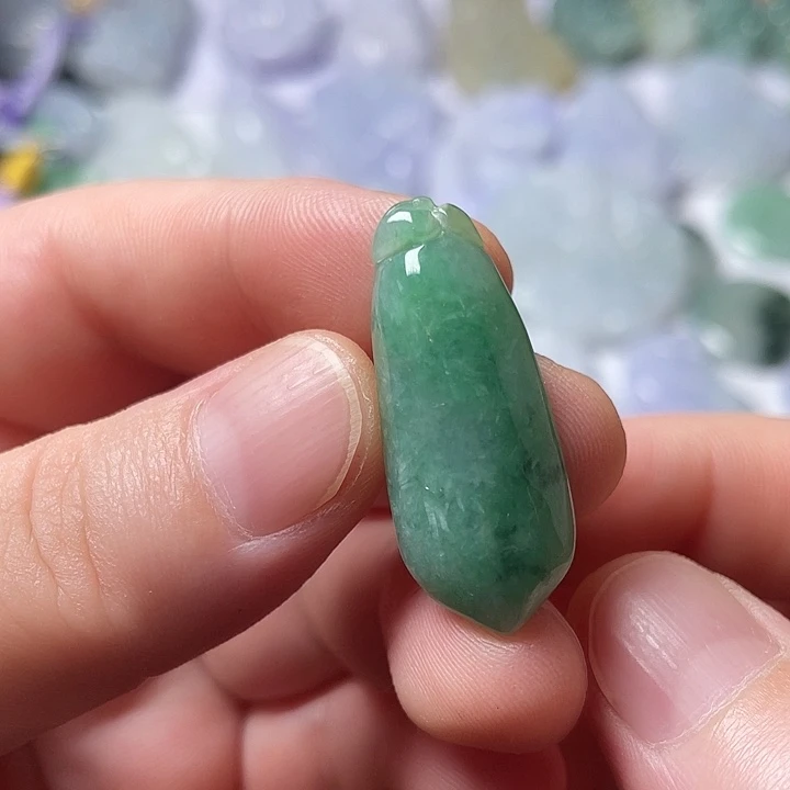 翡翠未镶嵌颈饰福瓜