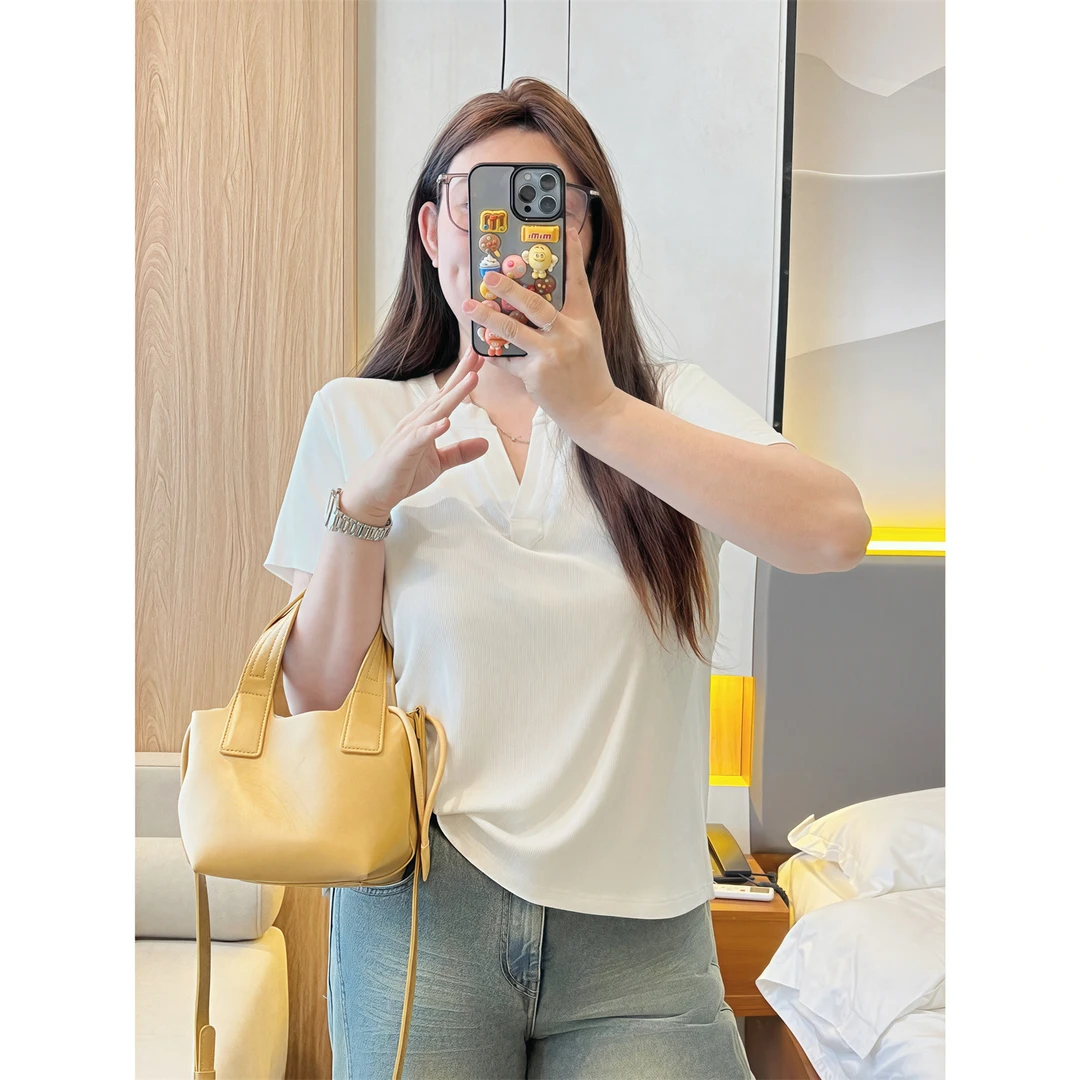 琥珀晨露 / V领辣妹正肩短袖T恤14188花契大码200斤胖mm休闲时尚1