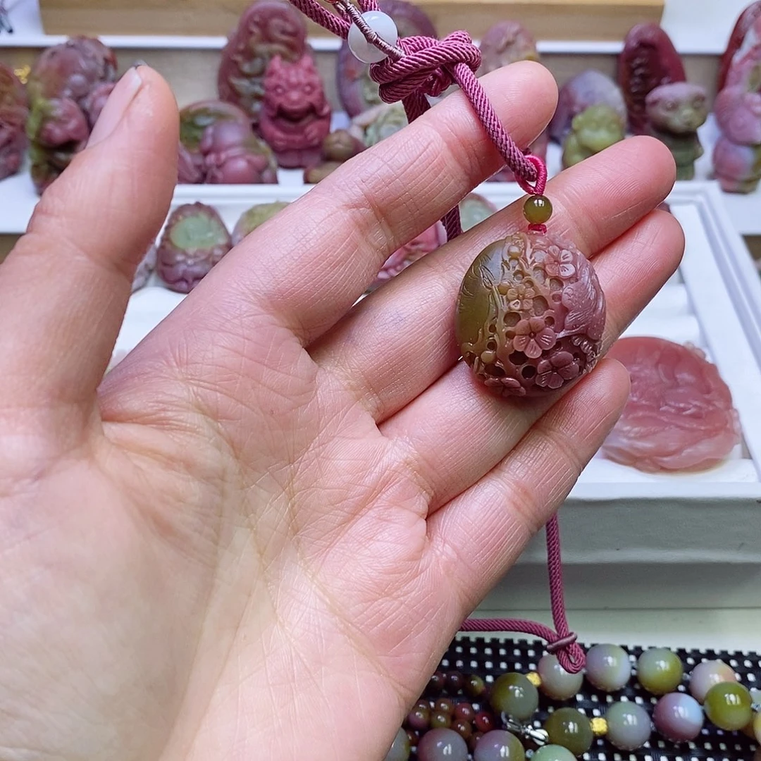 玛瑙/玉髓盐源玛瑙吊坠未镶嵌