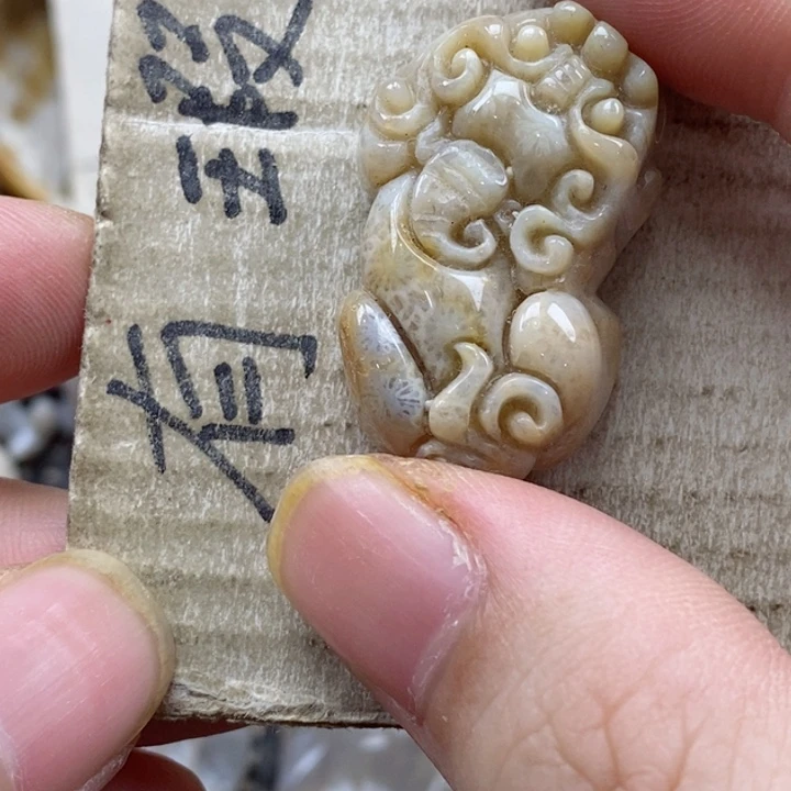 颈饰未镶嵌硅化珊瑚（珊瑚玉）乁****ㄏ小