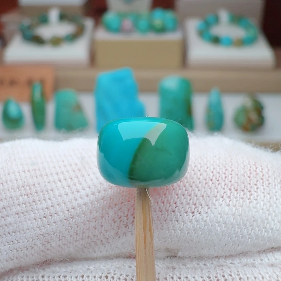 绿松石未镶嵌颈饰