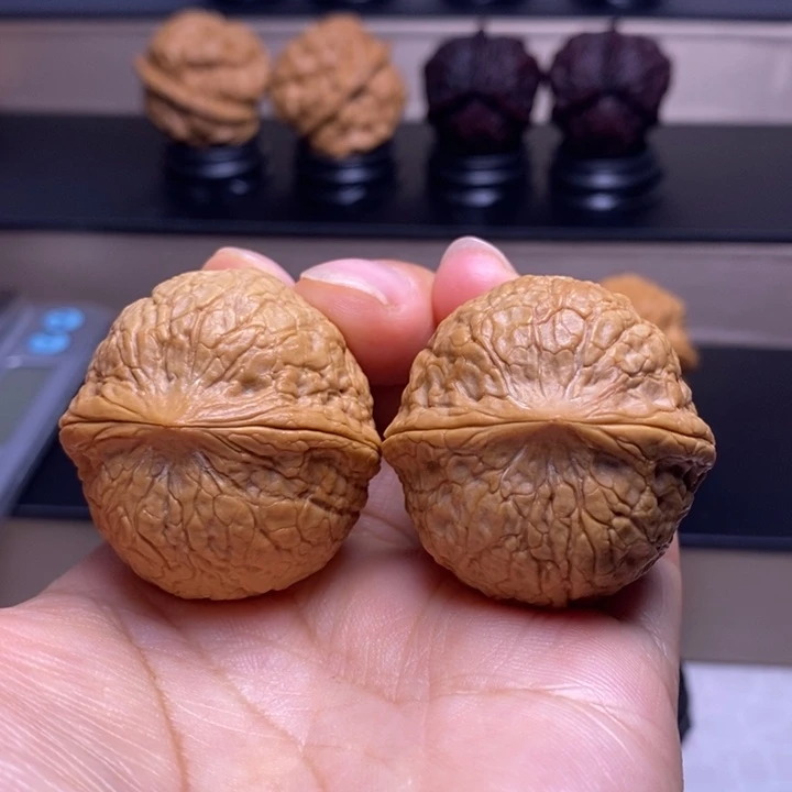 文玩核桃把件粗筋蟒纹虎头4
