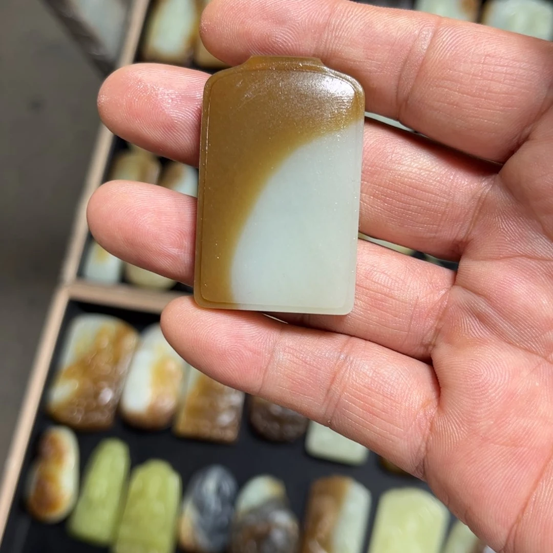 和田玉未镶嵌挂件