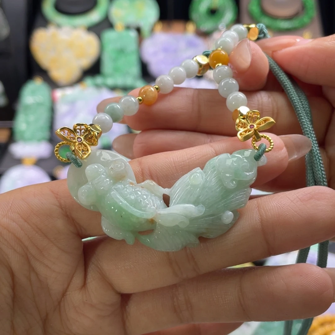 翡翠未镶嵌颈饰待编织