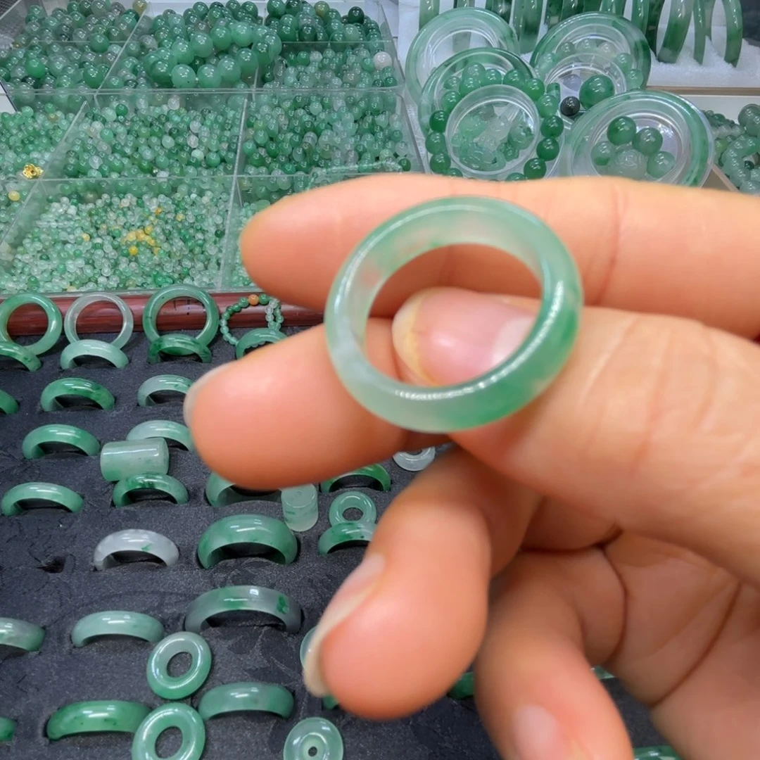 石英质玉（非洲翠）未镶嵌戒指  珠子  手镯冰甜绿戒指