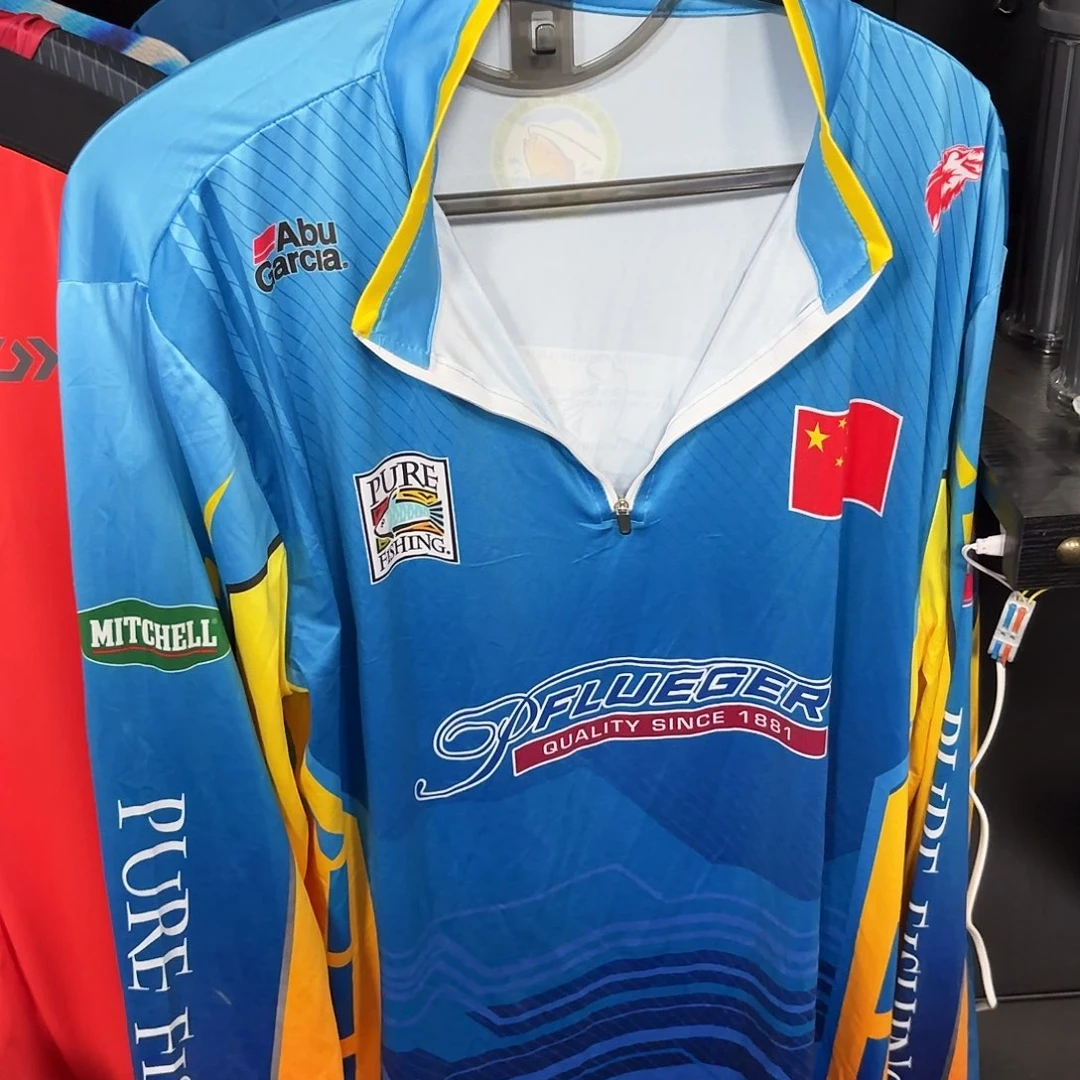 ˊ***、啊布蓝色防晒衣一件