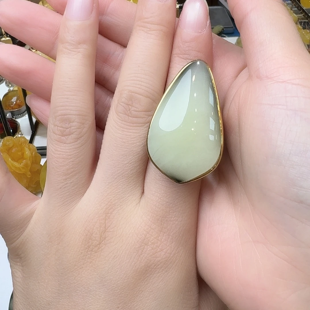 裸石琥珀未镶嵌戒指